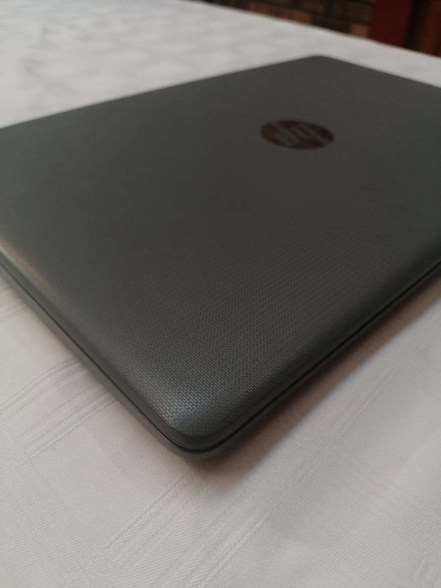 Powerful HP Laptop - Intel i7 7th gen - 15.6 FHD 1920 x 1080 - 8GB - 1TB HDD