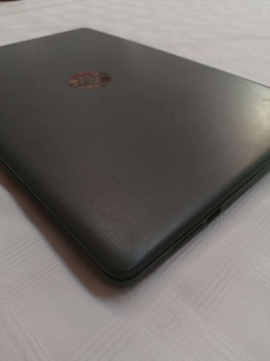 Powerful HP Laptop - Intel i7 7th gen - 15.6 FHD 1920 x 1080 - 8GB - 1TB HDD