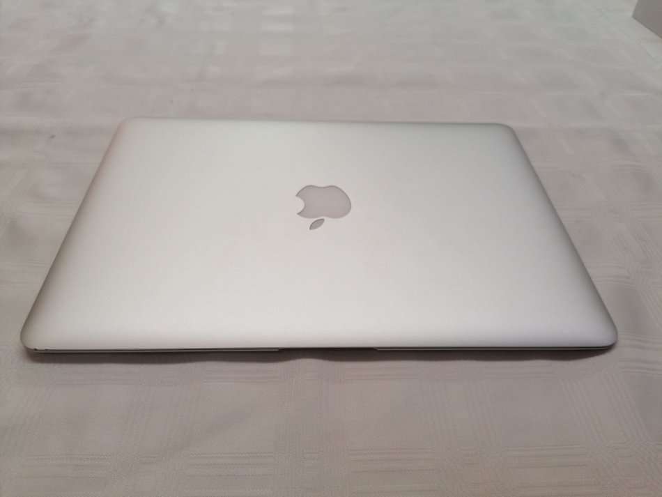 Macbook Air 2017 with original Box