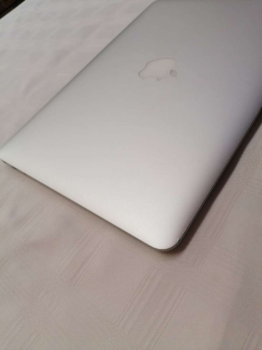 Macbook Air 2017 with original Box