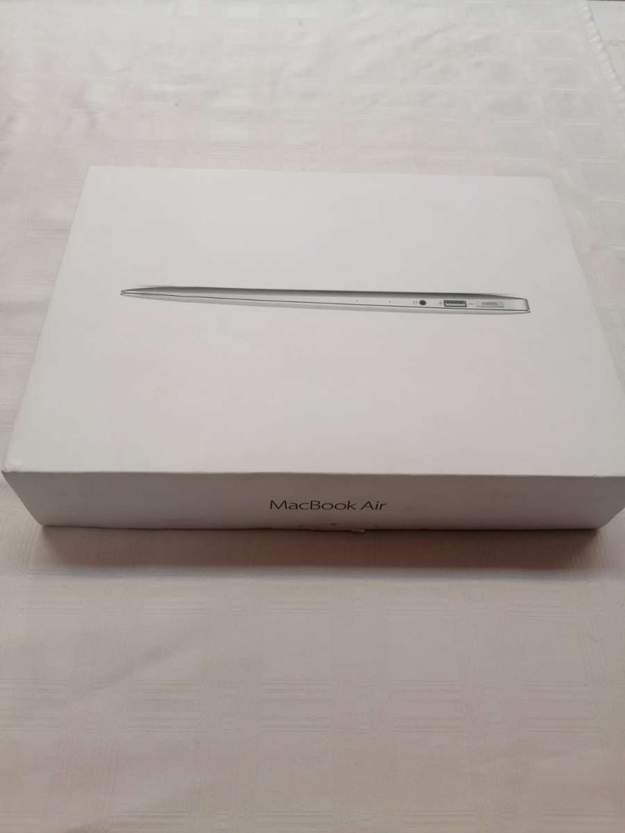 Macbook Air 2017 with original Box