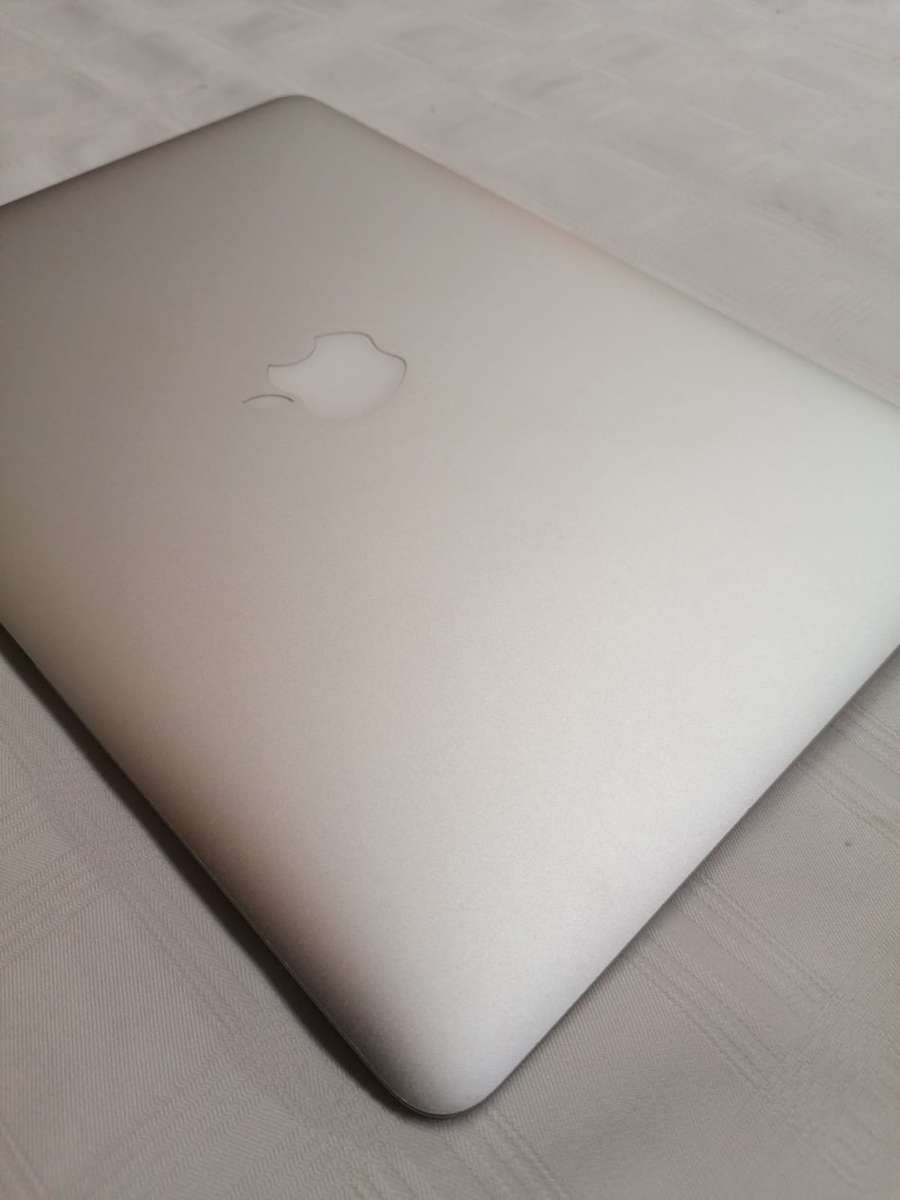 Macbook Air 2017 with original Box