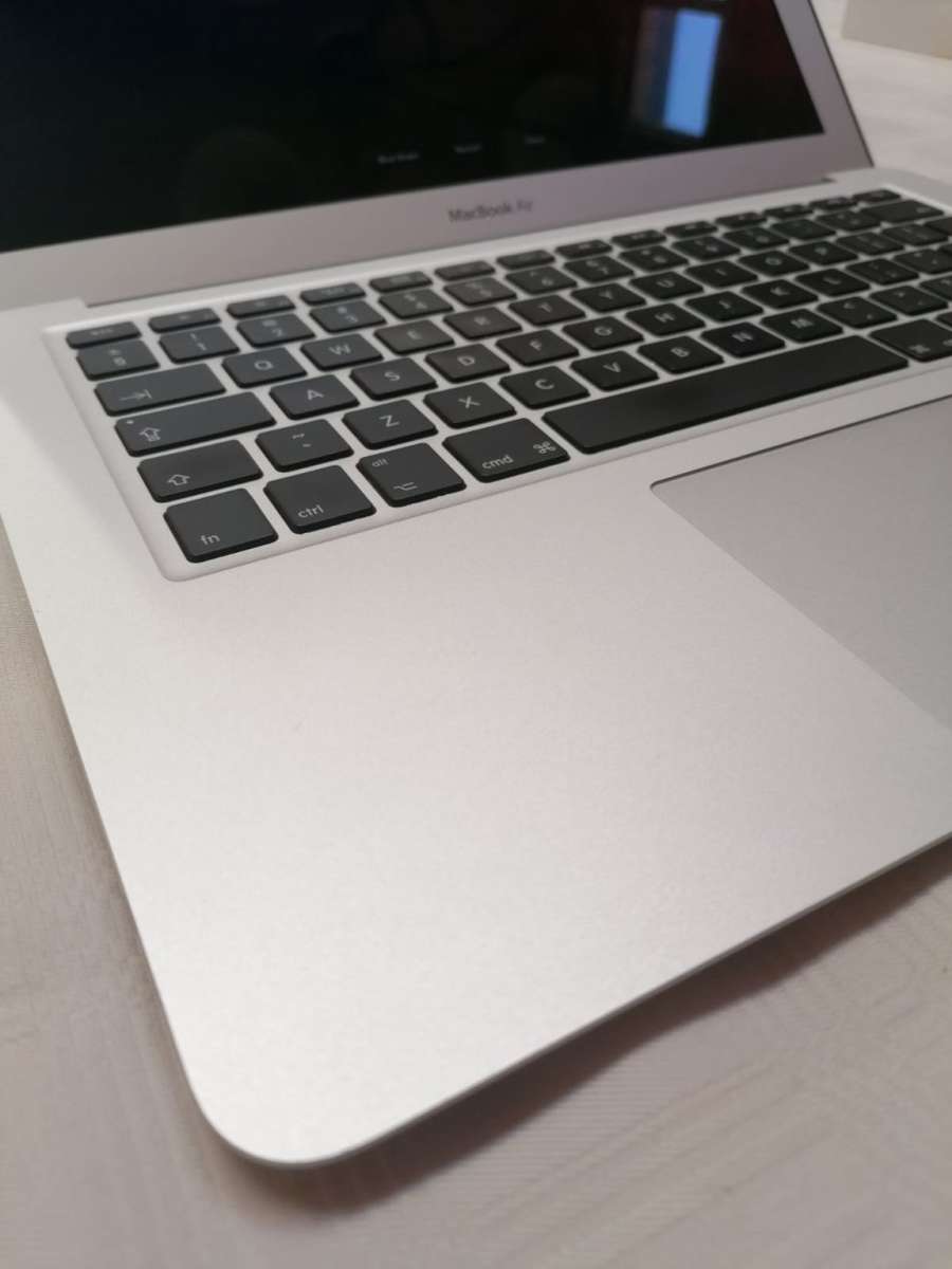 Macbook Air 2017 with original Box