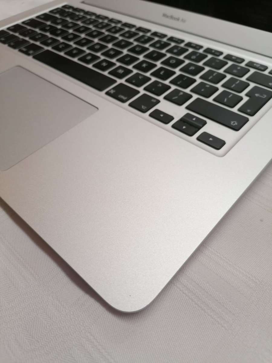 Macbook Air 2017 with original Box