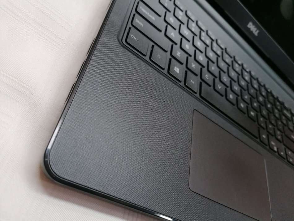 Dell Business Laptop - Intel i7 - 8GB Memory - 1TB Storage - AMD Radeon Graphics