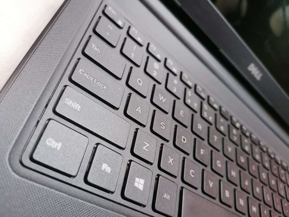 Dell Business Laptop - Intel i7 - 8GB Memory - 1TB Storage - AMD Radeon Graphics