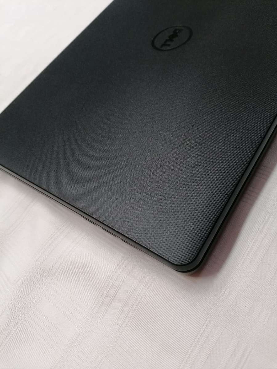 Dell Business Laptop - Intel i7 - 8GB Memory - 1TB Storage - AMD Radeon Graphics