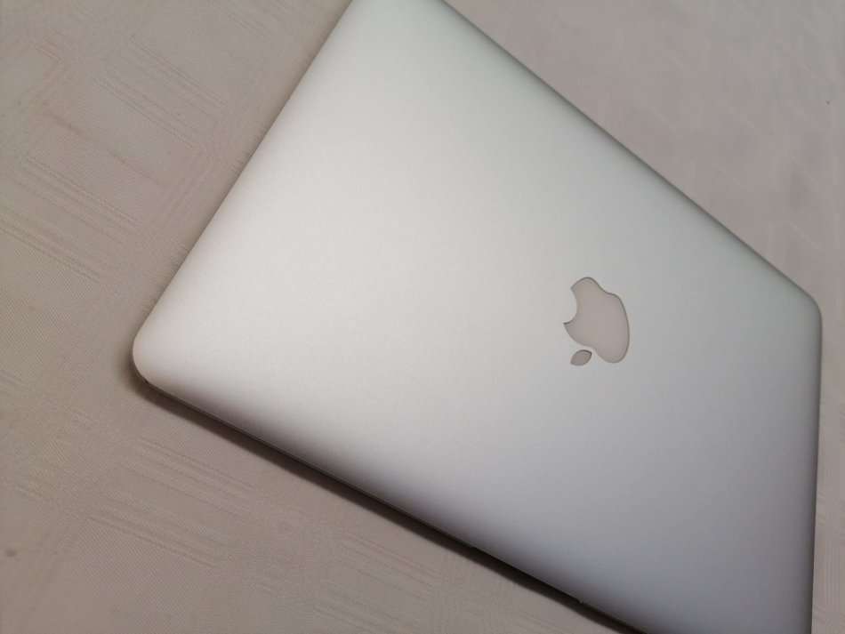 Powerful Macbook Air - Intel i5 - 256GB SSD - 8GB - Excelent condtion