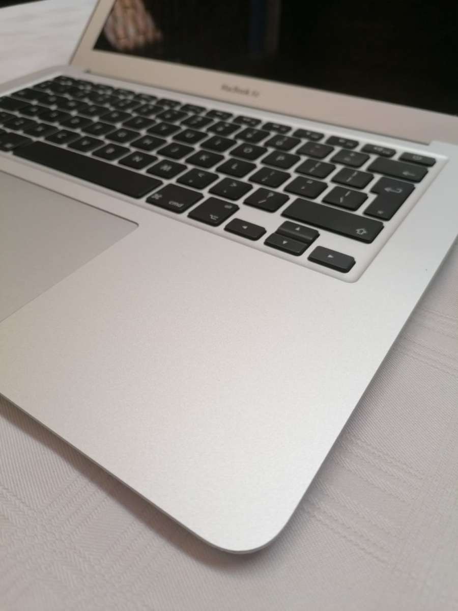 Powerful Macbook Air - Intel i5 - 256GB SSD - 8GB - Excelent condtion