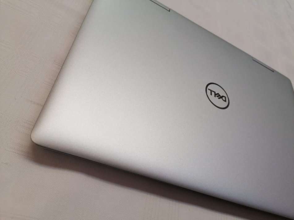 DELL Inspiron 5482 2-in-1 Touch Screen - Intel 8th gen - 14" FHD IPS Touch Screen - MINT Condition