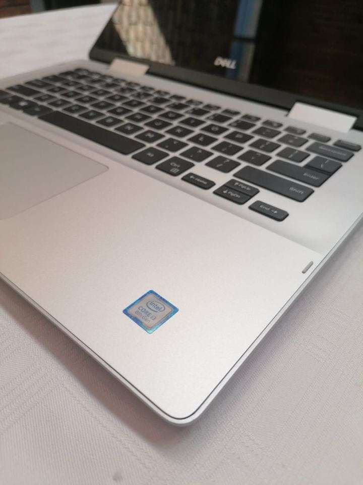 DELL Inspiron 5482 2-in-1 Touch Screen - Intel 8th gen - 14" FHD IPS Touch Screen - MINT Condition