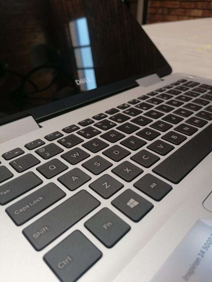 DELL Inspiron 5482 2-in-1 Touch Screen - Intel 8th gen - 14" FHD IPS Touch Screen - MINT Condition