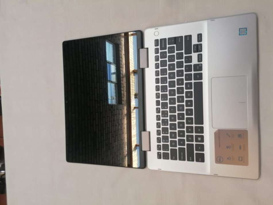 DELL Inspiron 5482 2-in-1 Touch Screen - Intel 8th gen - 14" FHD IPS Touch Screen - MINT Condition