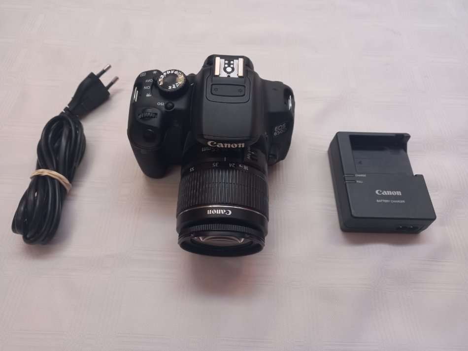 Canon 650D Camera Kit - Lens, charger & Battery Included