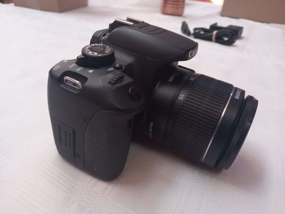 Canon 650D Camera Kit - Lens, charger & Battery Included