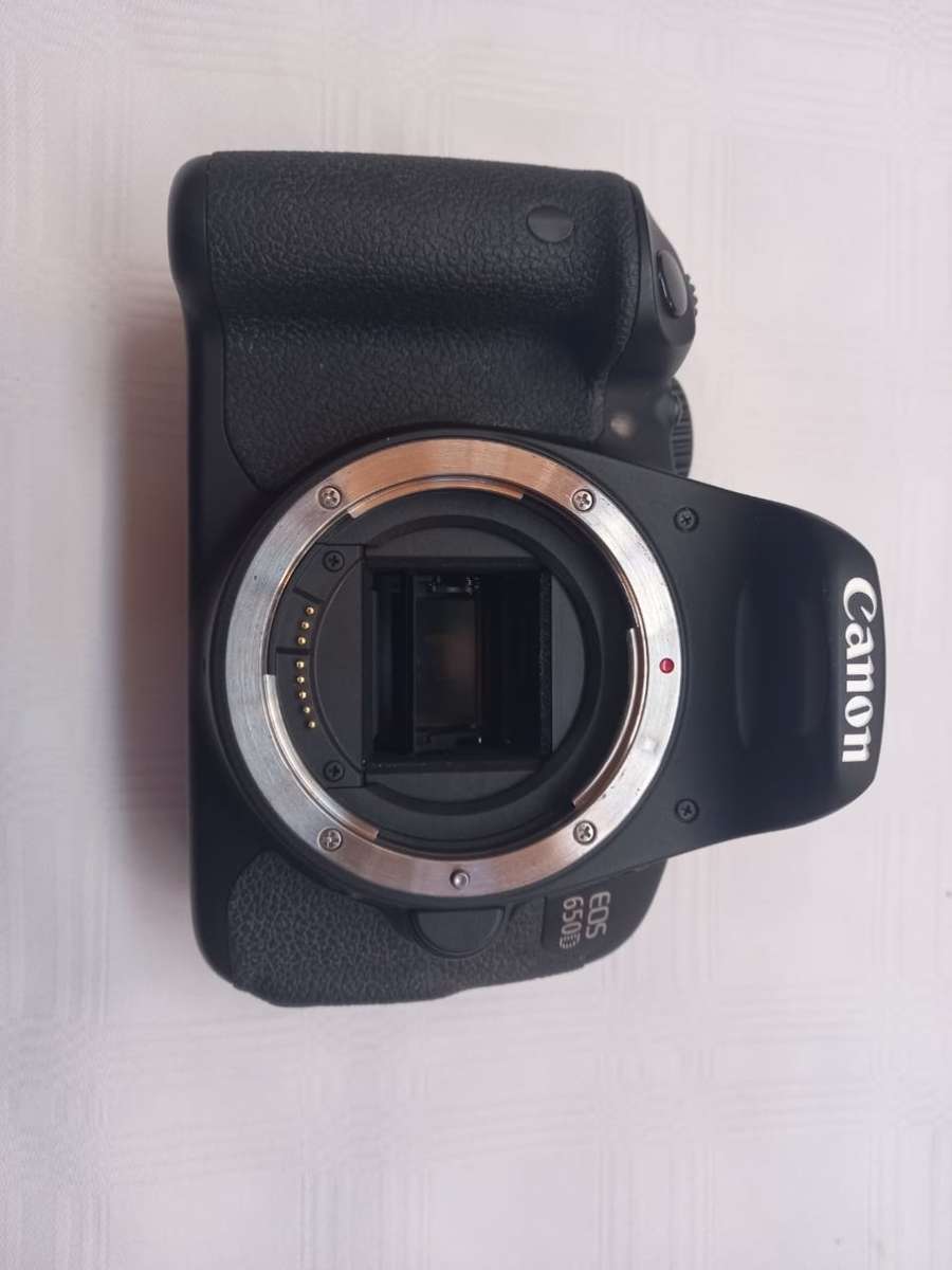 Canon 650D Camera Kit - Lens, charger & Battery Included