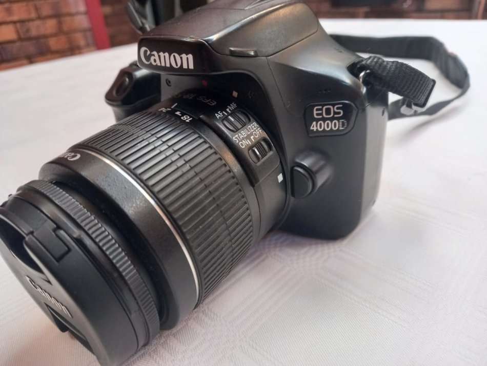 Canon 4000D Camera Kit - Lens, charger & Battery Included