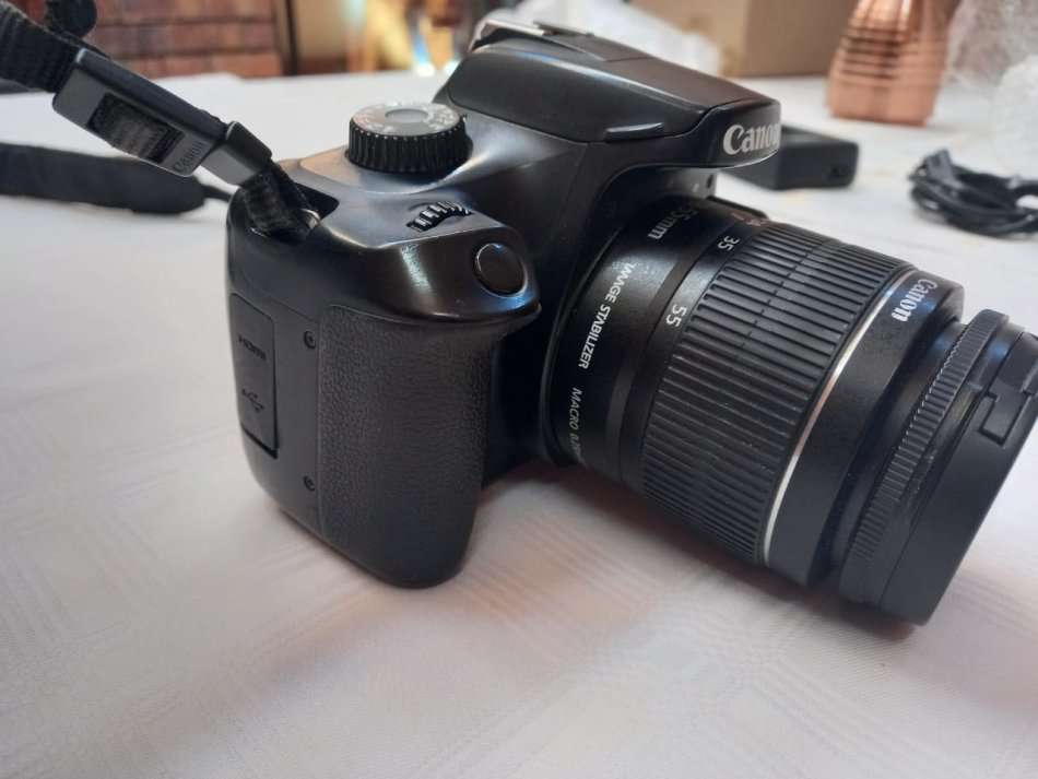 Canon 4000D Camera Kit - Lens, charger & Battery Included