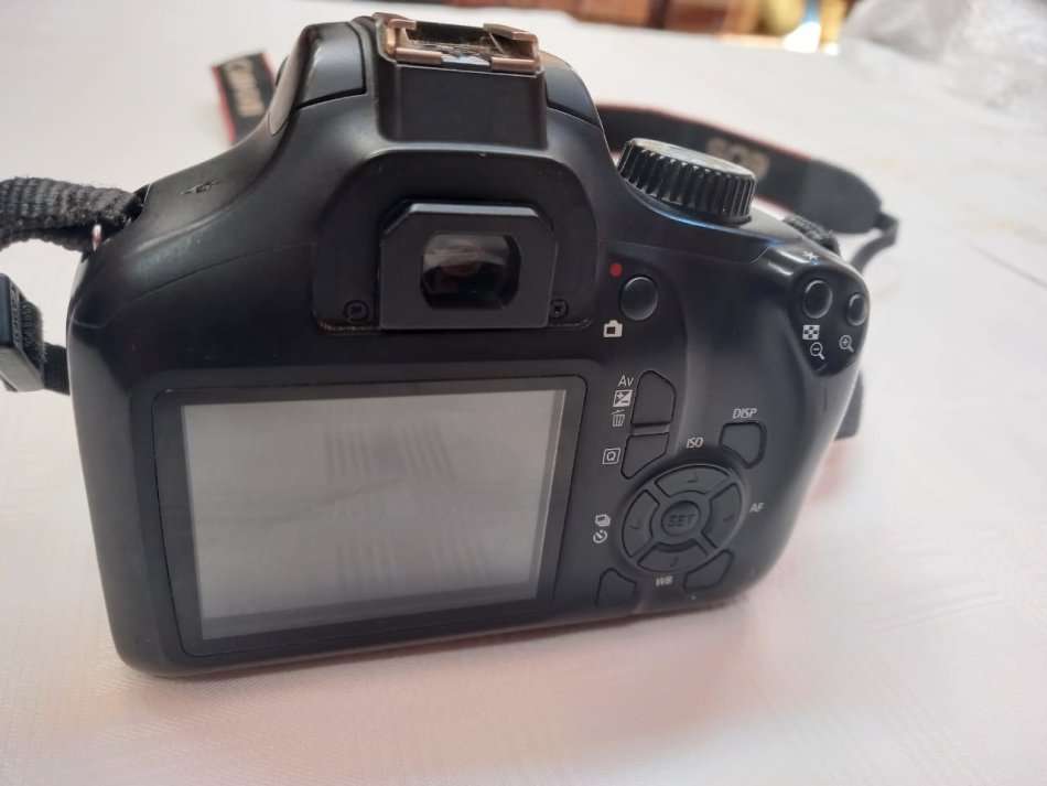 Canon 4000D Camera Kit - Lens, charger & Battery Included