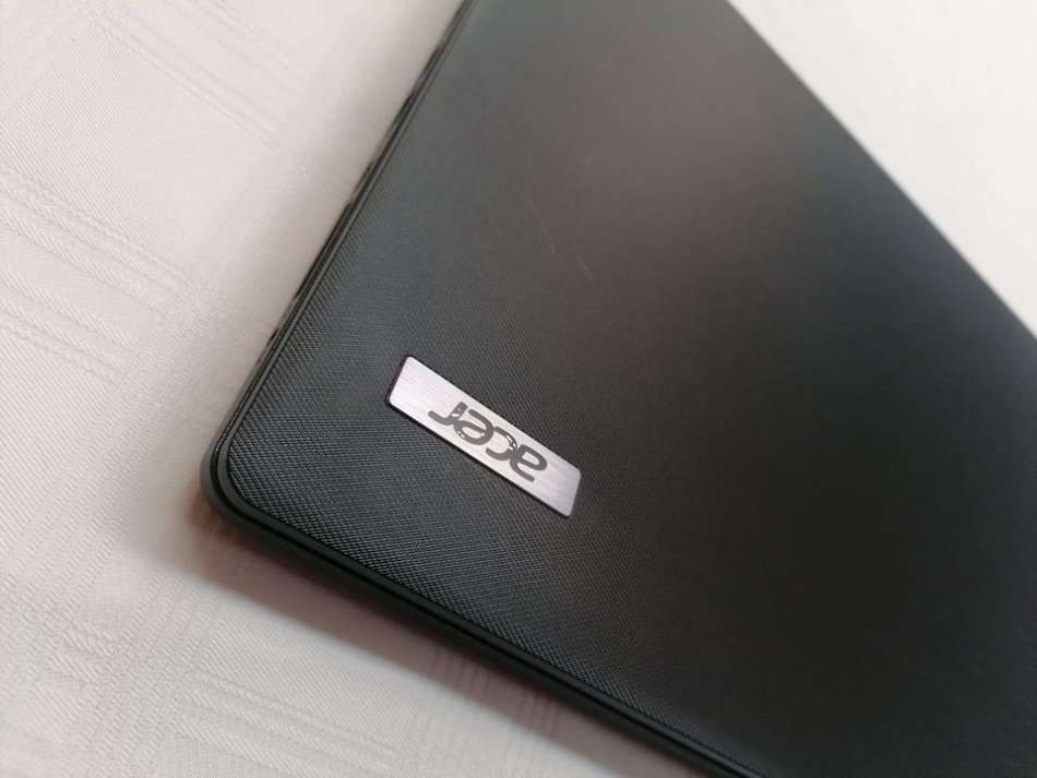 Acer Travelmate Laptop - Intel 10th gen - 8GB -256GB SSD M.2 - 14" FHD IPS