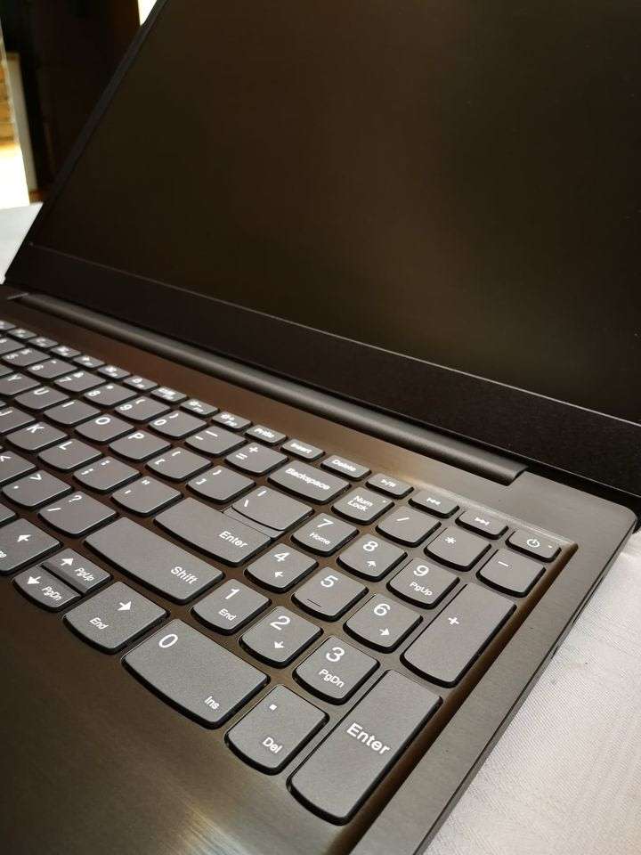 Lenovo ideapad S145 - Intel i7 10th gen - 256GB SSD + 1TB HDD - 15.6" HD - Certified Pre-Owned