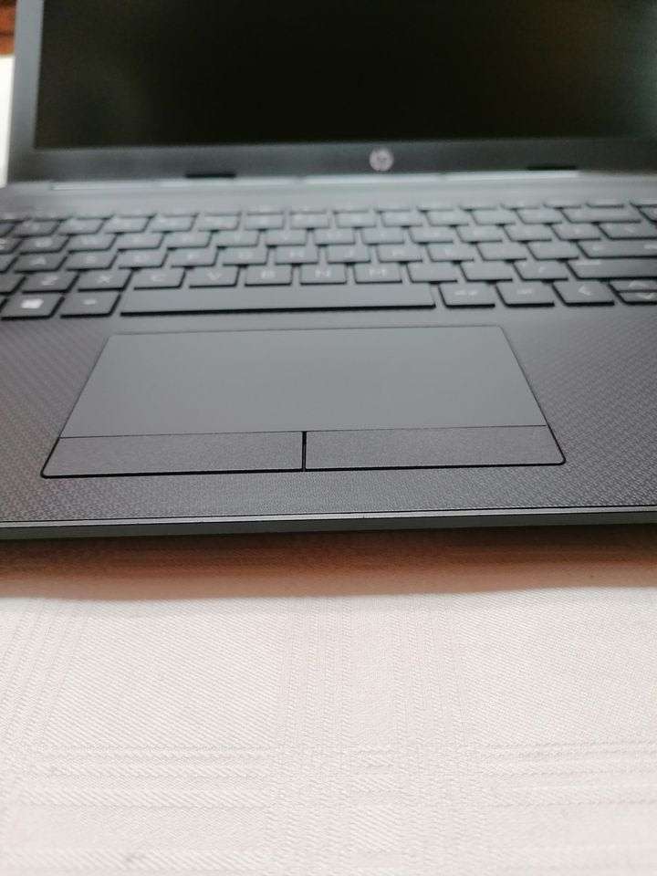 HP Notebook 15 Intel Core i5 8th gen 8GB 1TB HDD 15.6" HD Display