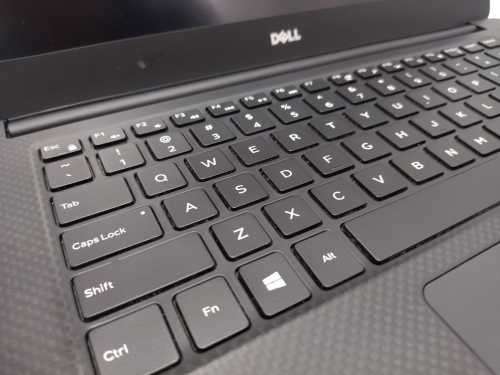 Dell Precision 5520 Intel i7 7th Gen 16GB 1TB SSD PCIe NVMe 15.6` IPS FHD