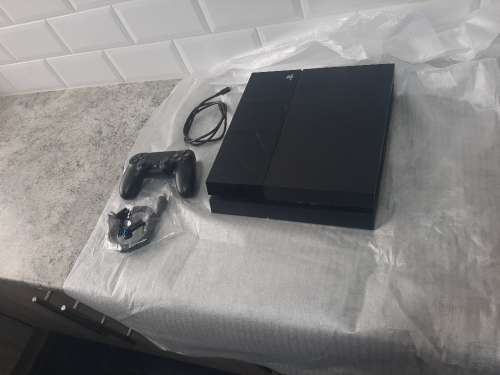 PS4 with 1 control, 500gig hardrive, earpiece and hdmi - Make an offer