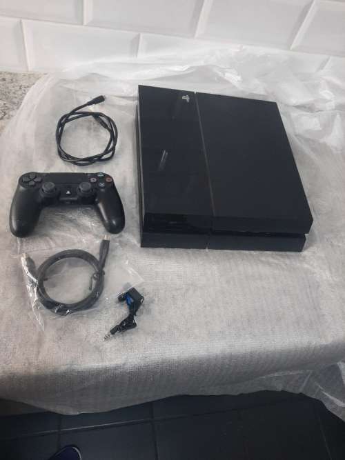 PS4 with 1 control, 500gig hardrive, earpiece and hdmi - Make an offer