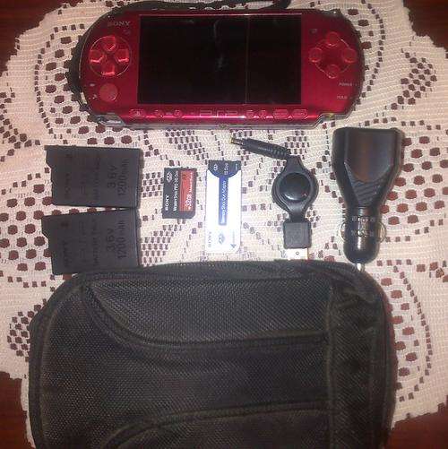 PSP 3000 + 32Gig + 2Gig + Extra Battery + Usb Charge Cable + Bag + About 30 Games loaded...