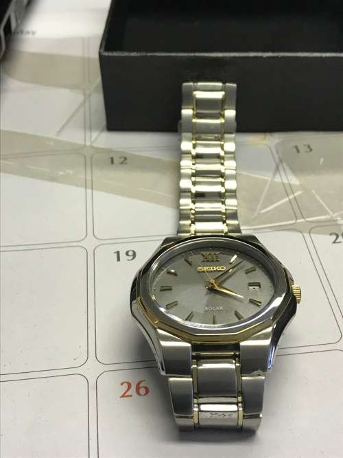 Seiko solar two tone V157-OAKO