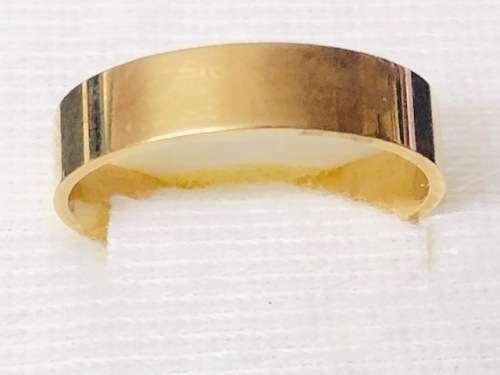 9ct Gold Mens Ring 3.7 grams