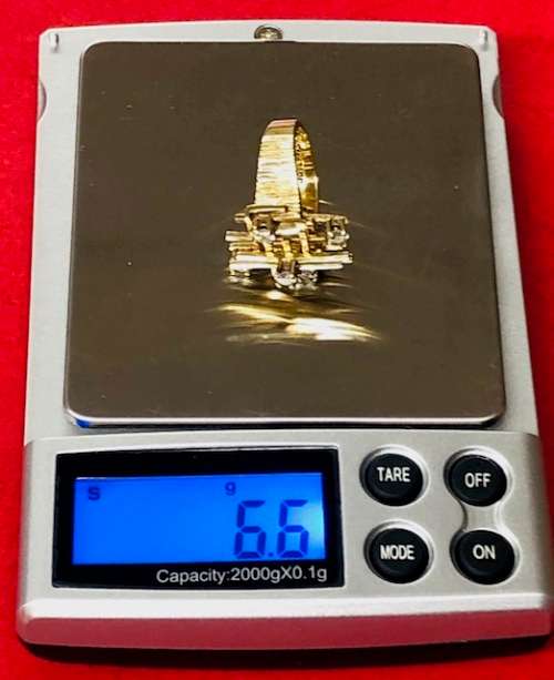 9ct Beautiful Yellow Gold Ladies Ring with Diamonds