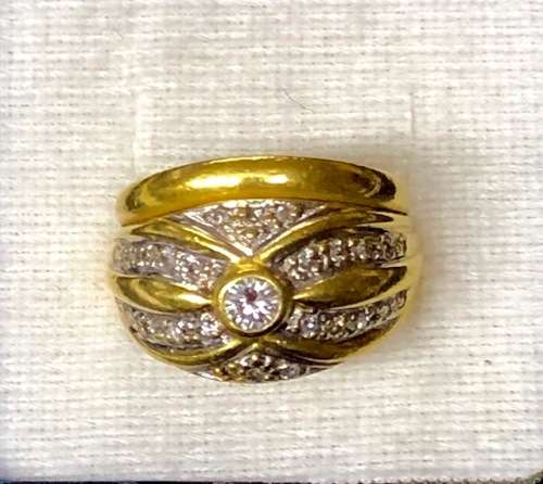 18ct Yellow Gold Diamond Ring :- Beautiful