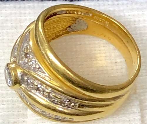 18ct Yellow Gold Diamond Ring :- Beautiful