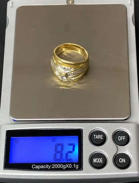 18ct Yellow Gold Diamond Ring :- Beautiful