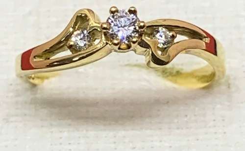 18ct Yellow Gold Diamond Ring :-  Beautiful