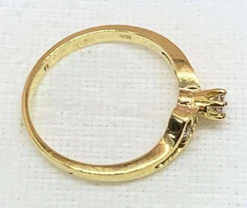 18ct Yellow Gold Diamond Ring :-  Beautiful