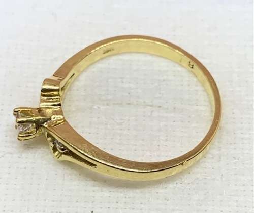 18ct Yellow Gold Diamond Ring :-  Beautiful