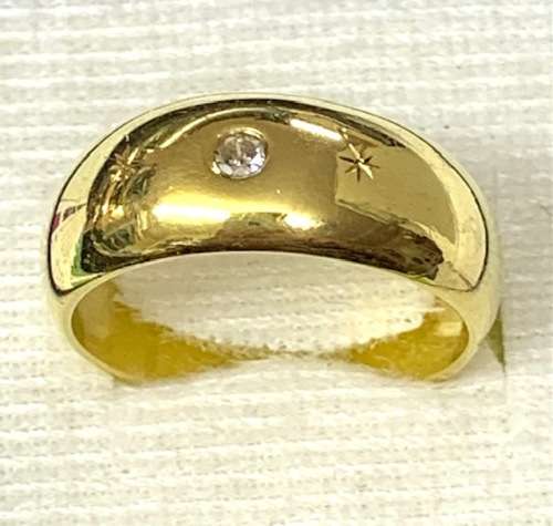18ct Yellow Gold Diamond Ring :-  Beautiful