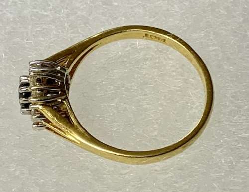 Beautiful 18ct Yellow Gold Diamond with stone