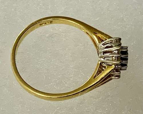 Beautiful 18ct Yellow Gold Diamond with stone