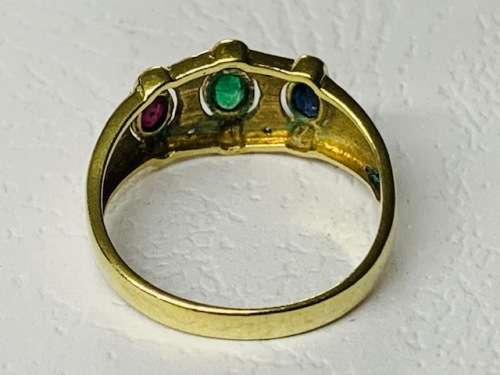 Charming 9ct Yellow Gold  Ring with coloured stones.