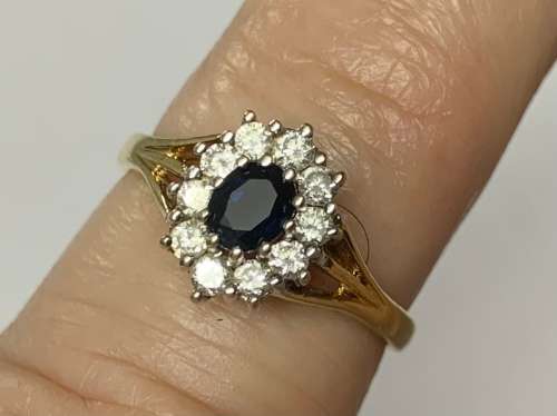 Beautiful 18ct Yellow Gold Diamond with stone