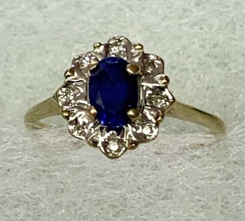 9ct Yellow Gold  Ring with Blue Stone