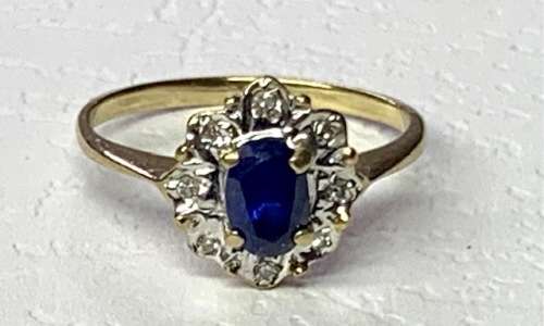 9ct Yellow Gold  Ring with Blue Stone
