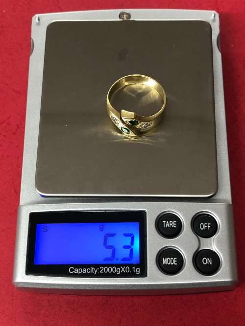 Charming 18ct yellow gold diamond ring. 5gram.