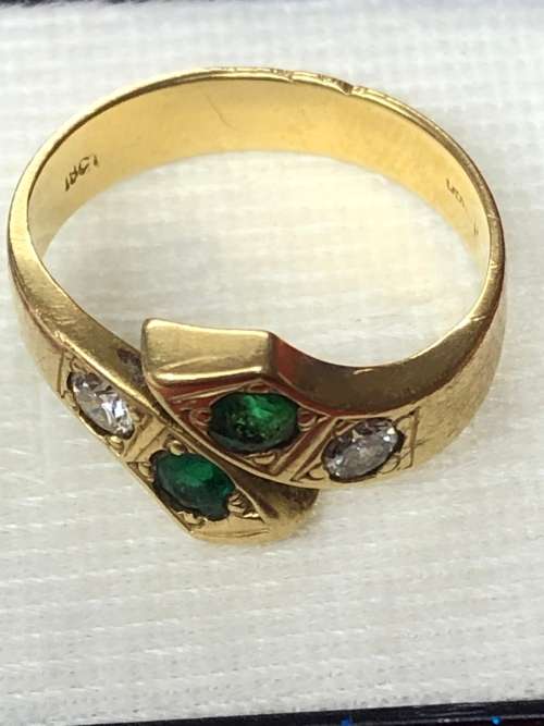 Charming 18ct yellow gold diamond ring. 5gram.