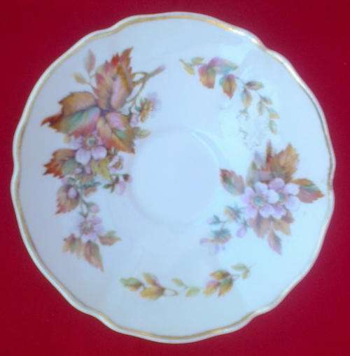 ROYAL DOULTON "WILTON D2662" SMALL SAUCER (c1939-1955). Would make a nice wall plate!