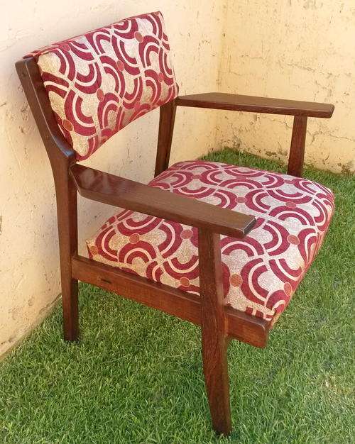 Retro era PARTRIDGEWOOD ARMCHAIR WITH PADDED SEAT/BACKREST. See guarantee.